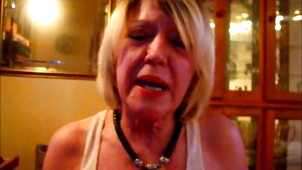 Den russiske pornostjerne Ivana Sugar kneppet i sin barberede fisse